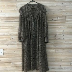 🔥2 FOR $60🔥 NWOT Long lightweight Ling sleeves BR Dress